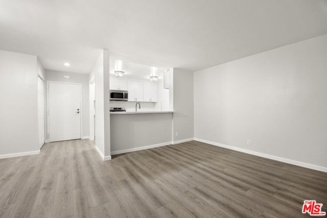 4170 Elm Avenue, Long Beach CA: https://media.crmls.org/mediaz/b207a358-463a-4028-8ce3-c22aaf91cb76.jpg