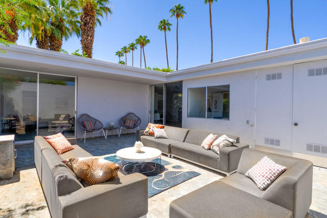 314 Desert Lakes Drive, Palm Springs CA: https://media.crmls.org/mediaz/b2084322-e561-43b6-b873-83a20164cb6e.jpg