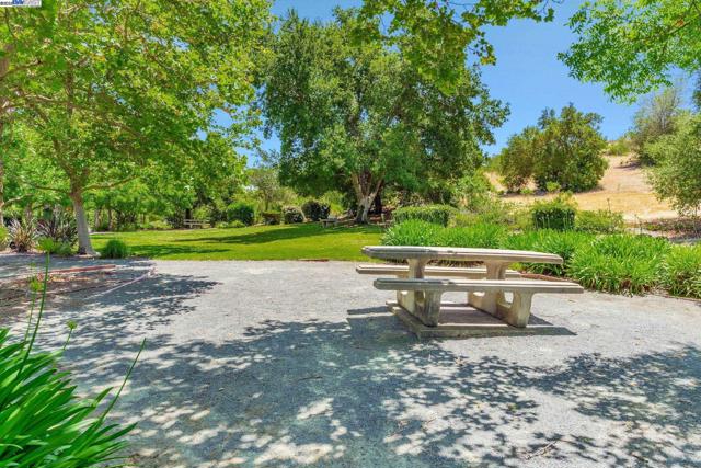 383 Eastridge Dr, San Ramon CA: https://media.crmls.org/mediaz/b208b3b1-1e95-4fc3-8f9d-6c0d3b49713e.jpg