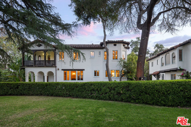 205 S Lomita Avenue, Ojai CA: https://media.crmls.org/mediaz/b20942a4-d393-492a-8515-79c07a388775.jpg