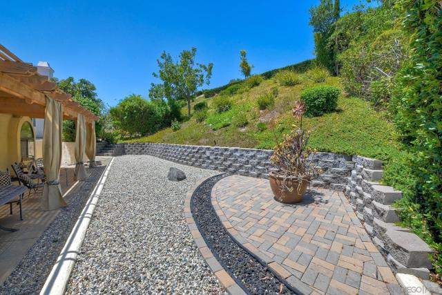 16078 AVENIDA AVEIRO, San Diego CA: https://media.crmls.org/mediaz/b209700e-4fcb-47a1-9490-4e1cd74871dc.jpg
