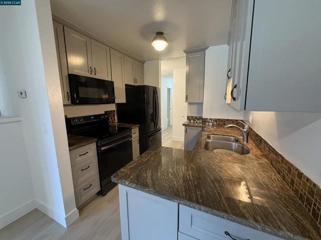 2564 Walnut Blvd, Walnut Creek CA: https://media.crmls.org/mediaz/b209ce9e-3622-4c3b-b093-6d14e3a2b76e.jpg