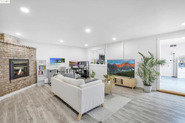 185 Evening Star Ct, Milpitas CA: https://media.crmls.org/mediaz/b20b1e31-8696-46ab-9091-c8208ba43ddf.jpg