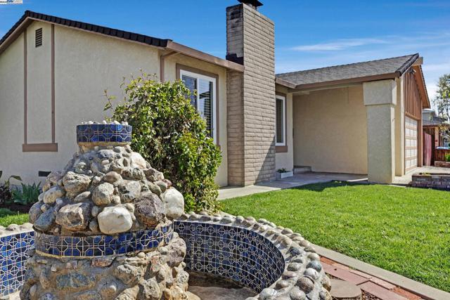 2702 Chinook Ct, Union City CA: https://media.crmls.org/mediaz/b20c2709-c43d-4a48-9cb1-d4401139bf09.jpg