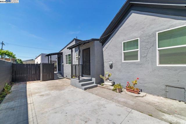 Details for 3325 8th St  , Oakland, CA 94601