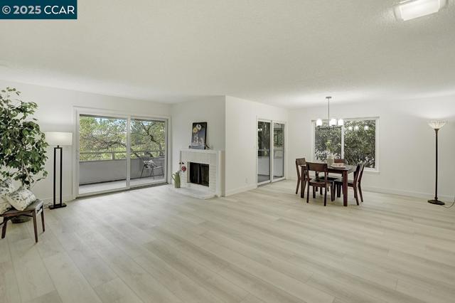 3350 Rossmoor Pkwy, Walnut Creek CA: https://media.crmls.org/mediaz/b20c806e-b1b1-47e7-821d-629f5304ec31.jpg