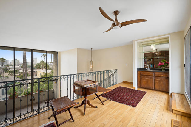 125 W Mountain Street, Glendale CA: https://media.crmls.org/mediaz/b20c899e-f9c0-412e-a7a5-5e42b027ba53.jpg