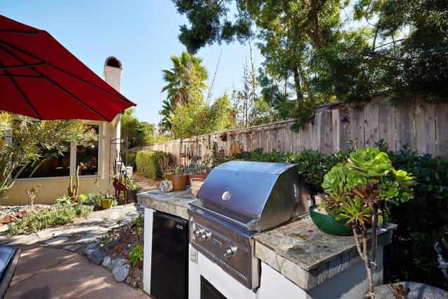 Detail Gallery Image 7 of 44 For 974 Summer Holly Ln, Encinitas,  CA 92024 - 2 Beds | 2/1 Baths