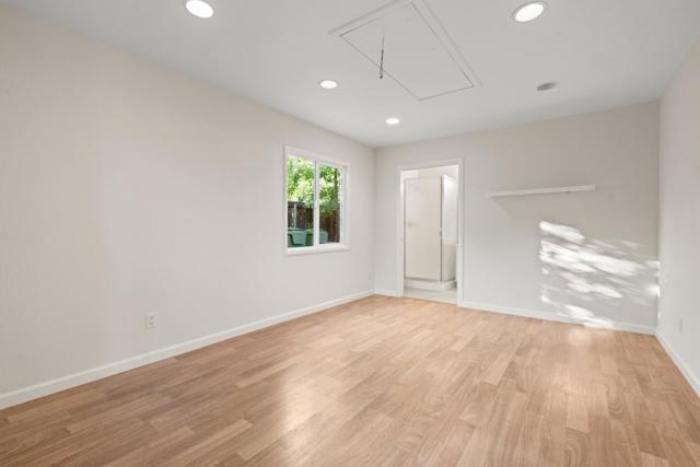332 Camino Al Lago, Menlo Park CA: https://media.crmls.org/mediaz/b20ccb9a-efa4-4611-8572-6723c3e1bb66.jpg