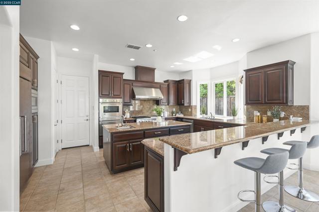 3388 Ashbourne Cir, San Ramon CA: https://media.crmls.org/mediaz/b20cdde4-3f2f-4590-a723-81676ff9d8a1.jpg