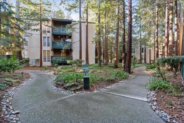 150 Sharene Ln, Walnut Creek CA: https://media.crmls.org/mediaz/b20ce89f-b5cd-429d-b746-1218ef53cc5a.jpg