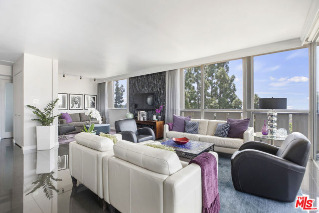 4455 Los Feliz Boulevard, Los Angeles CA: https://media.crmls.org/mediaz/b20d0800-bd9a-4c5d-ac8f-779cd4bdf119.jpg