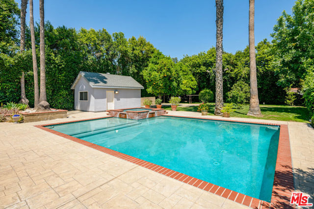 8760 White Oak Avenue, Sherwood Forest CA: https://media.crmls.org/mediaz/b20d6a2f-07a0-40c5-91e4-66ba5fe6335b.jpg