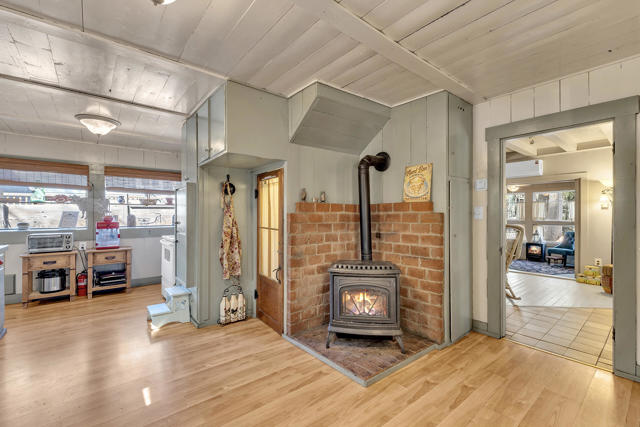 25585 Alderwood St Street, Idyllwild CA: https://media.crmls.org/mediaz/b20dd418-6967-46f7-8b5d-196652750504.jpg