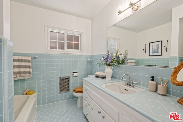 3228 Sagamore Way, Los Angeles CA: https://media.crmls.org/mediaz/b20dd601-c4a9-4cd0-a7ef-70f71e05191f.jpg