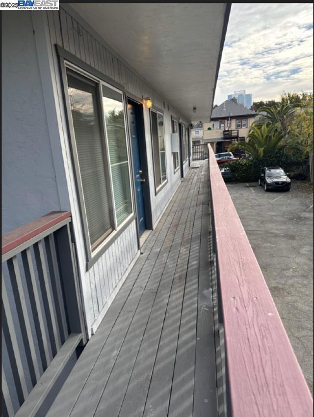 1108 Chestnut St, Oakland CA: https://media.crmls.org/mediaz/b20e1cce-49b4-43e9-b79e-f02189e2ecdb.jpg