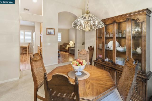 443 Mandarin Cir, Vacaville CA: https://media.crmls.org/mediaz/b20e999c-2a75-4d87-9210-4d55c69b1541.jpg