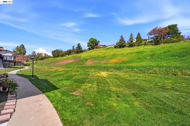 267 Famoso Plz, Union City CA: https://media.crmls.org/mediaz/b20f9e95-a4f4-48f4-80ab-bf18e02bbbc4.jpg