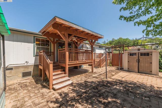 31 Rocky Road, Weaverville CA: https://media.crmls.org/mediaz/b2103b5a-b322-49f5-a6b4-d6ef9a6fb199.jpg