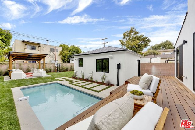 12469 Greene Avenue, Los Angeles CA: https://media.crmls.org/mediaz/b2105f38-512b-49ee-9101-972fef3eef73.jpg
