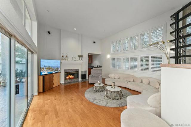 10164 Vivera Dr, La Mesa CA: https://media.crmls.org/mediaz/b210750c-8ac2-467f-9691-8b9544920691.jpg