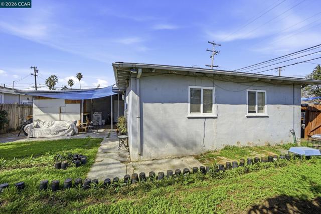 1990 Sunshine Dr, Concord CA: https://media.crmls.org/mediaz/b2112e51-7037-4fa9-bf4c-eb26edaf166d.jpg