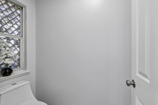 1680 El Camino De Vida, Hollister CA: https://media.crmls.org/mediaz/b211b43b-c0ed-4b08-b4c5-c6e382f4ac1c.jpg