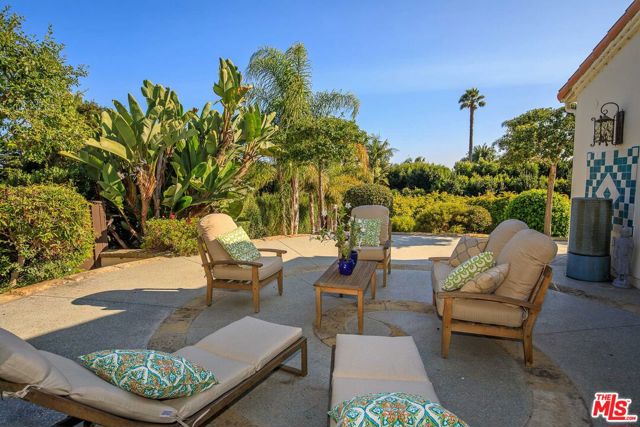 1601 Alisa Estate, Santa Barbara CA: https://media.crmls.org/mediaz/b211ec38-8343-4bec-8cbb-919f2486d13b.jpg