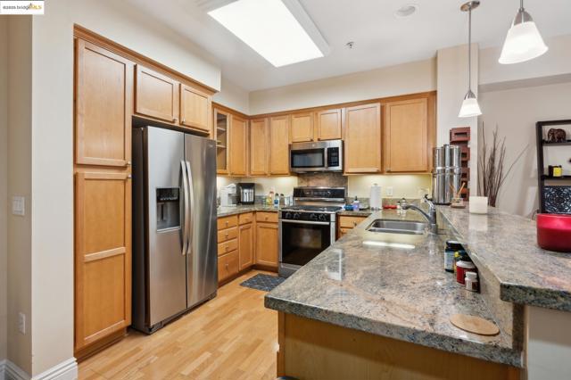 1310 Creekside Dr, Walnut Creek CA: https://media.crmls.org/mediaz/b2125ac6-987f-423c-9715-b98b1aa26274.jpg