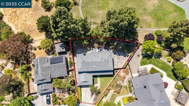 739 Devils Drop Ct, Richmond CA: https://media.crmls.org/mediaz/b212d18c-11a6-4637-bbf6-5987a0a33f73.jpg