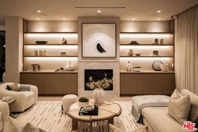 4165 Nagle Avenue, Sherman Oaks CA: https://media.crmls.org/mediaz/b2135c51-78bb-419b-b229-c1cc3c001e53.jpg