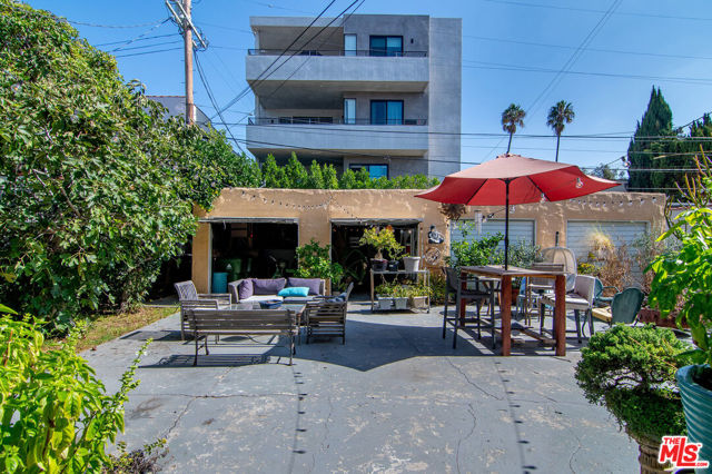 358 N Ogden Drive, Los Angeles CA: https://media.crmls.org/mediaz/b213787c-cc8a-4810-b00c-5f19cba1928b.jpg