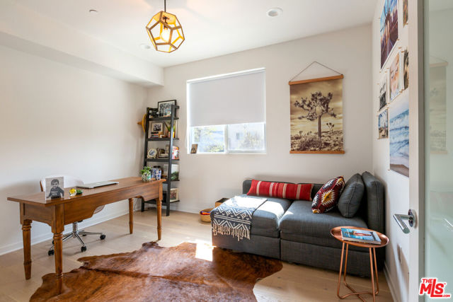 4240 Laurel Canyon Boulevard, Studio City CA: https://media.crmls.org/mediaz/b21384af-dfa6-4d39-8d6b-cbc9ab242b0b.jpg