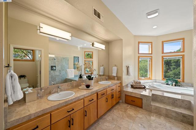 45221 Rutherford Ter, Fremont CA: https://media.crmls.org/mediaz/b2149734-5686-405f-a6d6-4535cc95c58c.jpg