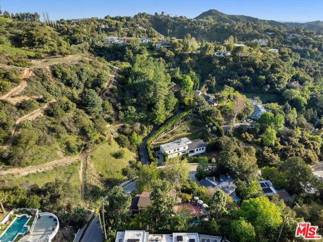2973 Hutton Drive, Beverly Hills CA: https://media.crmls.org/mediaz/b214ad65-7826-427f-a471-d28f99224a81.jpg