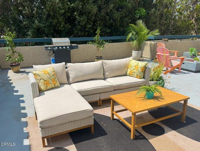 4041 Via Marisol, Los Angeles CA: https://media.crmls.org/mediaz/b214cb80-e8bc-4153-9cc1-5925810841d1.jpg