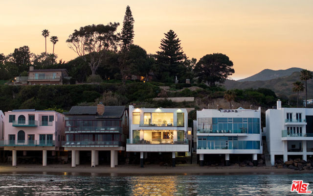 26814 Malibu Cove Colony Drive, Malibu CA: https://media.crmls.org/mediaz/b2150640-d64f-48d4-87a6-15db6613e06b.jpg