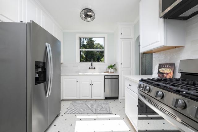 1411 Sanchez Avenue, Burlingame CA: https://media.crmls.org/mediaz/b2151048-9856-4d71-bf10-0f8048c5ff4e.jpg