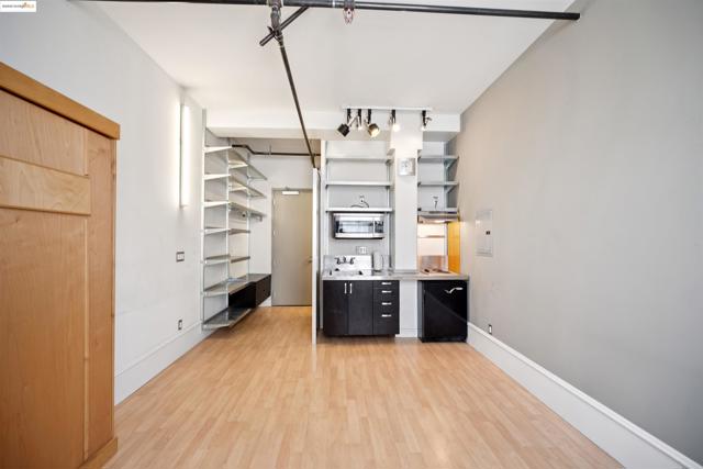 83 McAllister St, San Francisco CA: https://media.crmls.org/mediaz/b2153721-7137-4b16-a1e3-9e972201f551.jpg