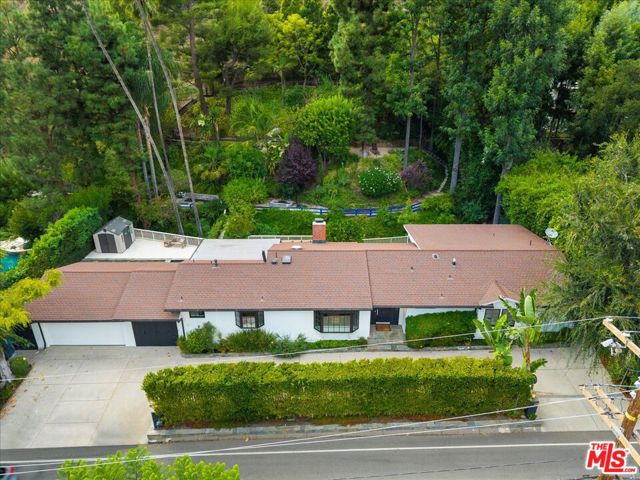 3479 Mandeville Canyon Road, Los Angeles CA: https://media.crmls.org/mediaz/b215a7f2-ecda-4375-9bfb-3d65ace1350a.jpg