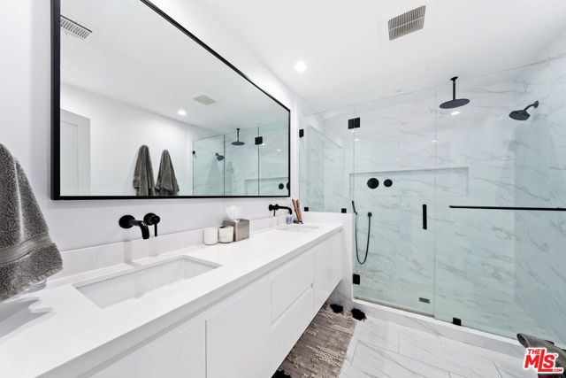 3443 Mandeville Canyon Road, Los Angeles CA: https://media.crmls.org/mediaz/b215ab09-8030-4513-a5d5-8df4190908b1.jpg