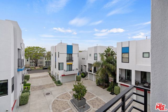 12923 Bluff Creek Drive, Los Angeles CA: https://media.crmls.org/mediaz/b215af72-5287-4720-82dc-30fe2e2d07a0.jpg