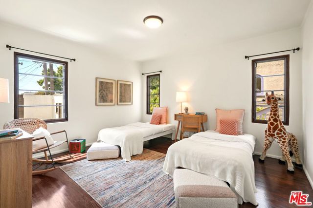 2218 Pearl Street, Santa Monica CA: https://media.crmls.org/mediaz/b215aff8-4bfc-4d36-92f0-8c36cbab7319.jpg