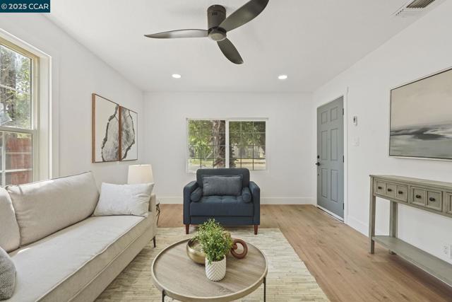 1021 Frienza Avenue, Sacramento CA: https://media.crmls.org/mediaz/b21619c6-fd98-4def-afc4-5fe4c711ce72.jpg