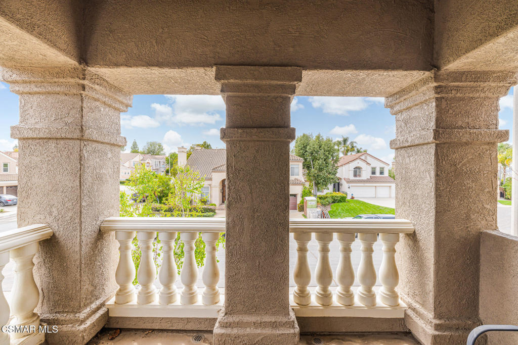 https://media.crmls.org/mediaz/b2162f61-e892-4051-a86a-357d1cb27716.jpg?preset=X-Large