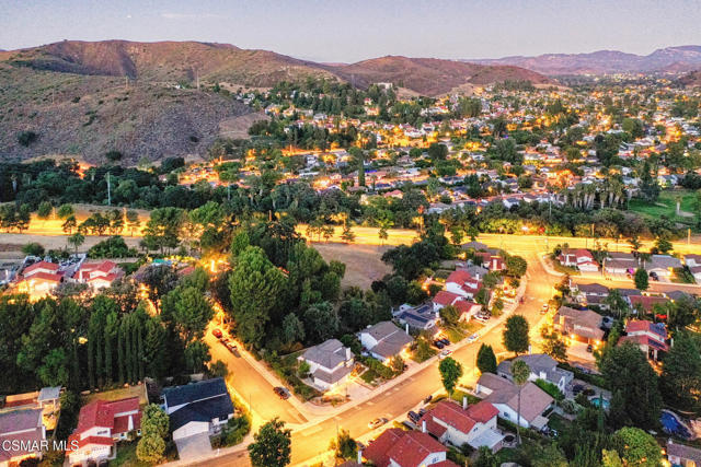 6058 Hedgewall Drive, Westlake Village CA: https://media.crmls.org/mediaz/b216937e-45e7-4b4a-9924-bb0018106e93.jpg