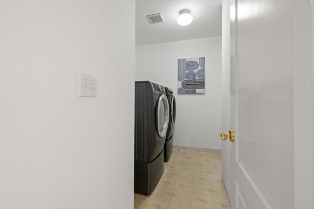 522 Thain Way, Palo Alto CA: https://media.crmls.org/mediaz/b216e9f7-67a8-434c-a0a7-6795e0cdc888.jpg