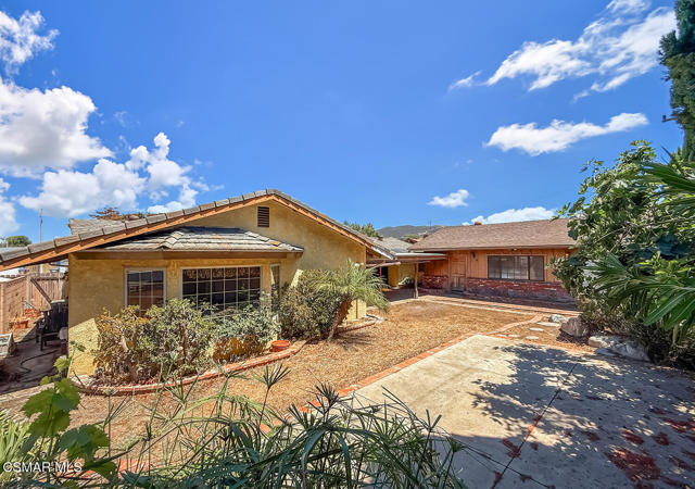 259 Dorena Drive, Newbury Park CA: https://media.crmls.org/mediaz/b217b459-e68a-42e3-8c5c-0502b42a34a7.jpg