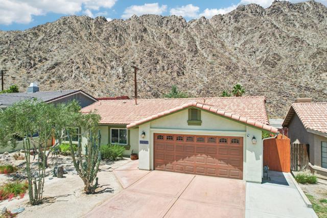 52165 Avenida Cortez, La Quinta CA: https://media.crmls.org/mediaz/b2184b47-99be-4b7c-88ed-2b8de5362770.jpg