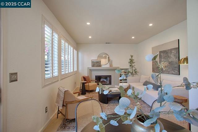 1409 Dumaine St, Concord CA: https://media.crmls.org/mediaz/b218c361-25c5-49e7-8b36-c862c682eaf6.jpg